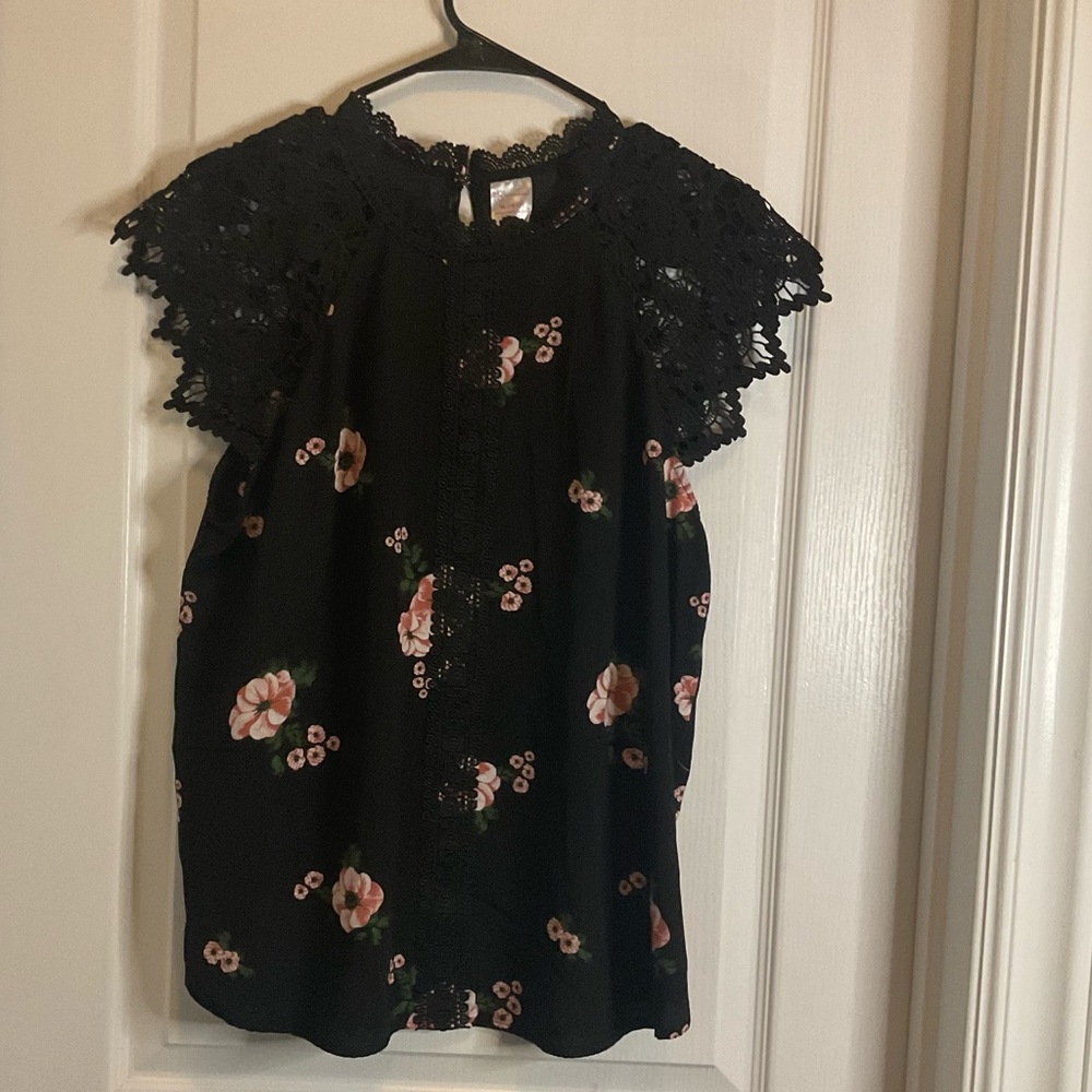 No Boundaries Juniors Crochet Sleeve Print Top